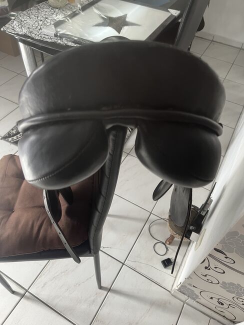 Hubertus Lausanne VS Sattel / 17 Zoll, Hubertus  Lausanne , Anna Denter, All Purpose Saddle, Greven , Image 2