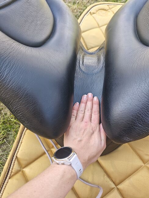 Iberosattel Amazona Dressage Comfort 3000  17,5 Zoll, Iberosattel Amazona Dressage Comfort 3000 , Nadine Semrau, Baroque Saddle, Kreuzlingen, Image 3