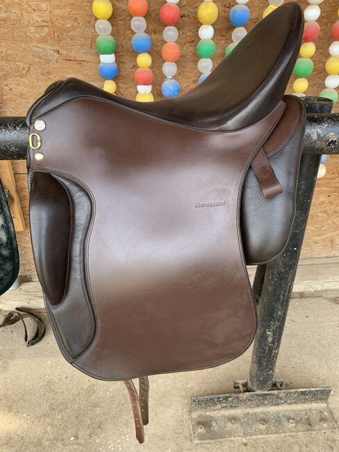 Iberosattel Amazona Dressage Comfort 2000, Sitzgröße 18, braun, Iberosattel Iberosattel Amazona Dressage Comfort 2000, Nina, Baroque Saddle, Erlangen 