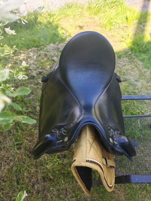 Iberosattel Amazona Dressage Comfort 3000  17,5 Zoll, Iberosattel Amazona Dressage Comfort 3000 , Nadine Semrau, Barocksattel, Kreuzlingen, Abbildung 8