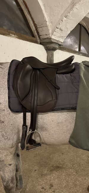 Ikonic Dressursattel Light Monoblatt 17,5 Braun, Ikonic, Tina , Dressursattel, München