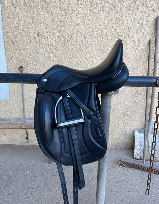 Ikonic Dressursattel Pro Evolution 17 Zoll, Ikonic Pro Evolution, Lina Victoria Dunayski, Dressage Saddle, Baldham, Image 8