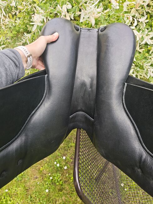IKONIC Evolution 17,5 Zoll Dressursattel DEV03 Klettpausche, IKONIC Evolution DEV03 , Nadine Semrau, Dressage Saddle, Kreuzlingen, Image 4