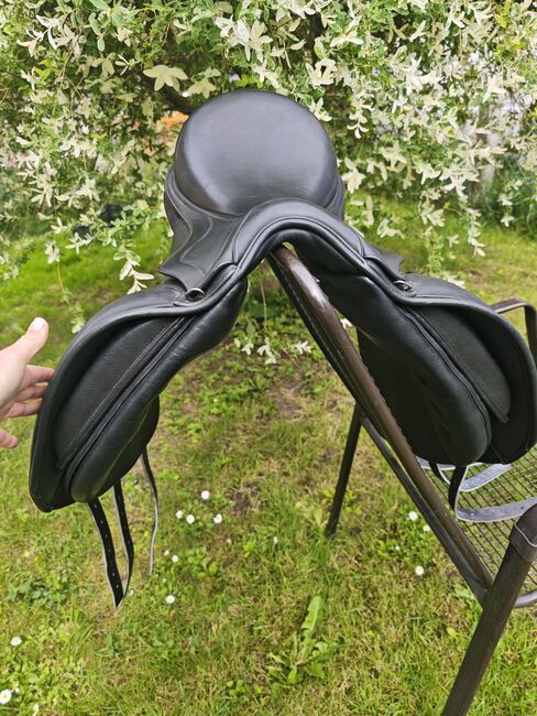 IKONIC Evolution 17,5 Zoll Dressursattel DEV03 Klettpausche, IKONIC Evolution DEV03 , Nadine Semrau, Dressursattel, Kreuzlingen, Abbildung 5