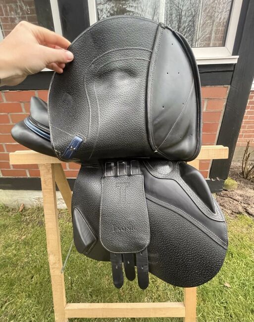 Ikonic Evolution Springsattel / Tausch, Ikonic Evolution, Zoe Schöneberg, Jumping Saddle, Alzenau , Image 2