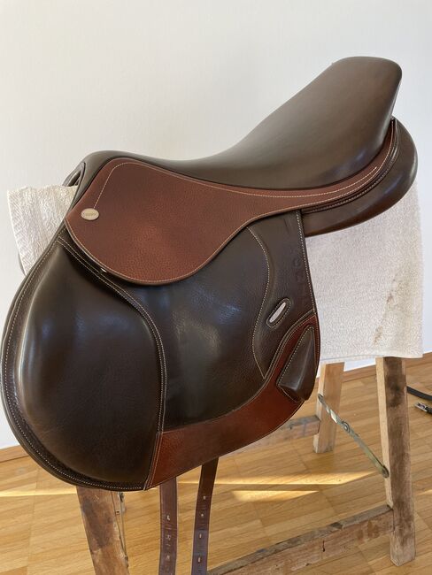 Ikonic Springsattel 17,5“ braun, Ikonic Pro Cross Country Monoblatt , Christina Jaksties , Jumping Saddle, Dahn, Image 2