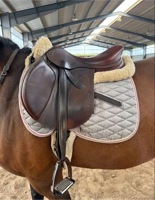 Ikonic Springsattel 18'', Ikonic Classic, Hanna Fischer, Jumping Saddle, Breitscheid