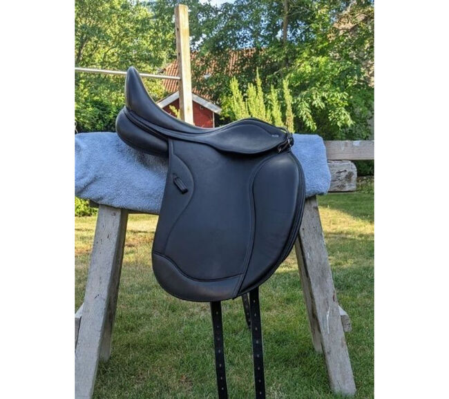 Ikonic light Dressursattel 18", Ikonic light, Angela Körte, Dressage Saddle, Flonheim