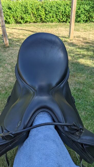 Ikonic light Dressursattel 18", Ikonic light, Angela Körte, Dressage Saddle, Flonheim, Image 4