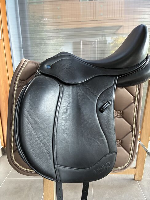 Ikonic Light Dressur 17 Zoll, Ikonic Light Dressjr, Julia, Dressage Saddle, Weilheim