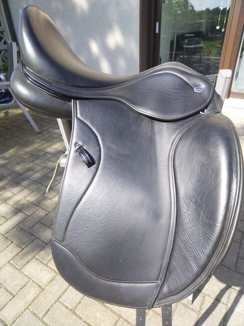 Ikonic light Dressursattel in 18 Zoll mit lack, Ikonic  Light hybrid , Sophie, Dressage Saddle, Welver