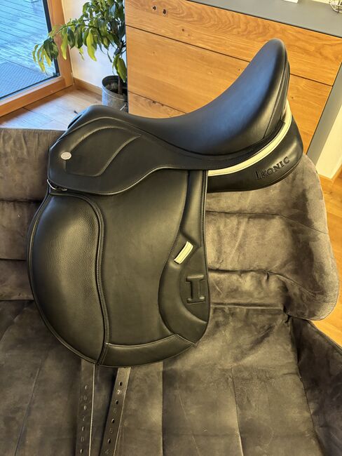 Ikonic Pro Evolution Dressursattel Neu, SCHNÄPPCHEN, Ikonic Pro Evolution EVOD03 Pro-Line, Ann-Marie Bastgen, Dressage Saddle, Hirschegg