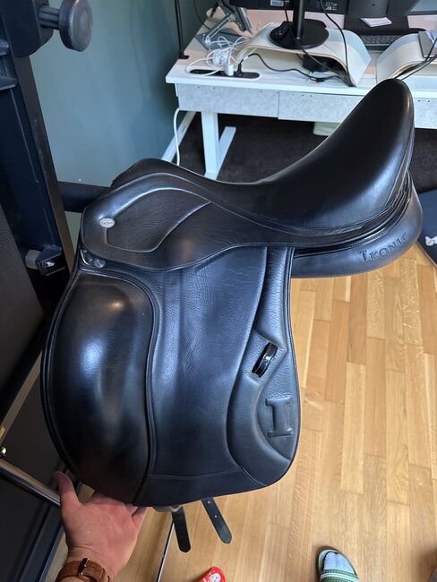 Ikonic Pro Evolution EVOD03 ST Dressursattel 17” – Baujahr 2022, Ikonic Pro Evolution EVOD03, Marco, Dressursattel, Köln