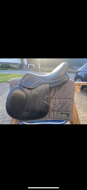 Ikonic Pro Evolution schwarz 17“, Ikonic  Pro Evolution , Kim Müsse, Jumping Saddle, Bad Berleburg