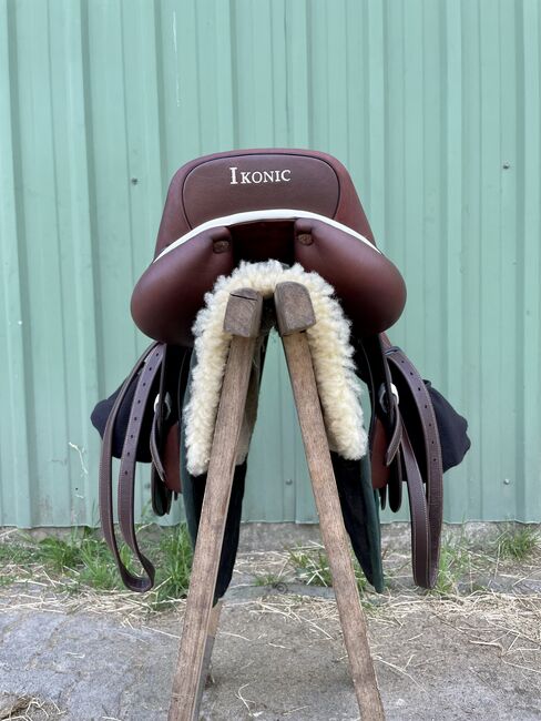 IKONIC Springsattel / Jugendsattel 16,5“, IKONIC, Jacqueline Tenschert, Jumping Saddle, Hamburg, Image 4