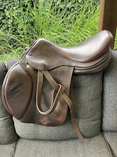 IZGS jumping saddle / springzadel Euroriding Emilio by Prestige, 17 inch, kleur bruin, Euroriding (by Prestige) Emilio, Marieke, Springsattel, Wapenveld