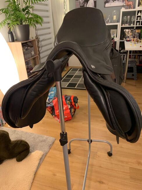Jaguar Springsattel by Harry Dabbs, Jaguar Harry Dabbs, Melanie Carl, Jumping Saddle, Oranienburg, Image 4