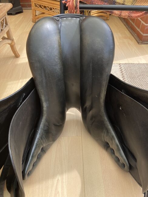 Jaguar XKC dressage saddle, Jaguar XKC Paris , Karen sansom, Dressursattel, Ashby-de-la-zouch, Abbildung 3