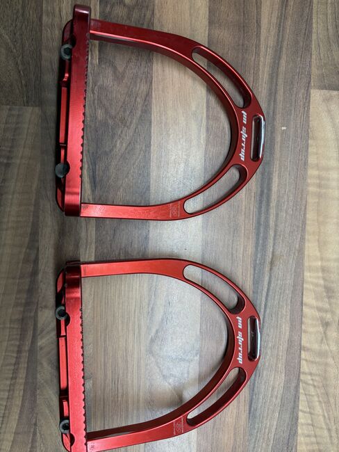 Jin Stirrup Steigbügel rot, Jin Stirrup, Nadine Seefried, Saddle Accessories, Madlitz-Wilmersdorf Wilmersdorf