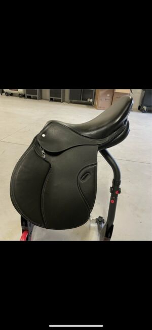 Springsattel 17,5“ schwarz, Fouganza Decathlon, Sarah, Jumping Saddle, Ahrensburg