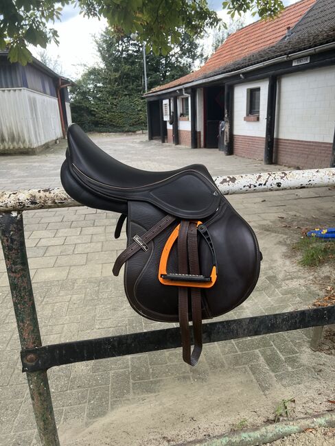 Springsattel 17,5“ dunkelbraun, Cheval de luxe  california, Melanie Stober , Jumping Saddle, Lastrup