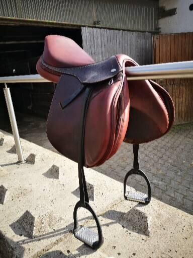 Springsattel Ikonic Pro 17" braun, Ikonic Pro, Jennifer Zimmermann, Jumping Saddle, Willingen