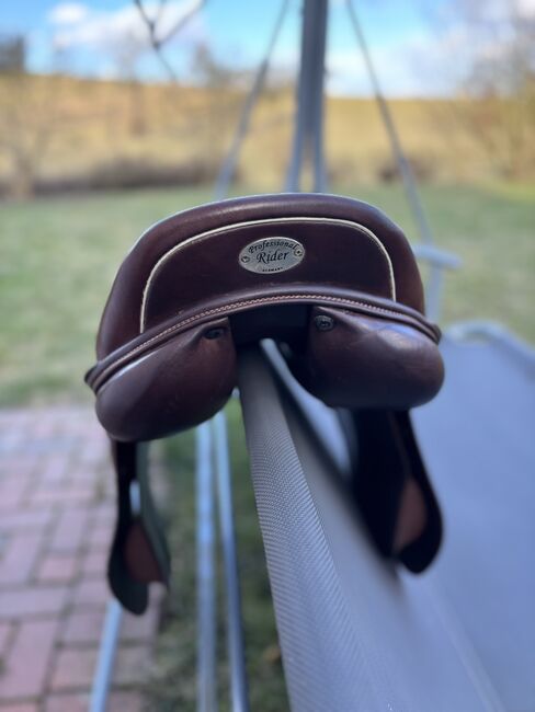 Springsattel PRG braun 17,5 sehr guter Zustand, Professional Riders Germany , Jessica Roos, Jumping Saddle, Untersiemau , Image 3