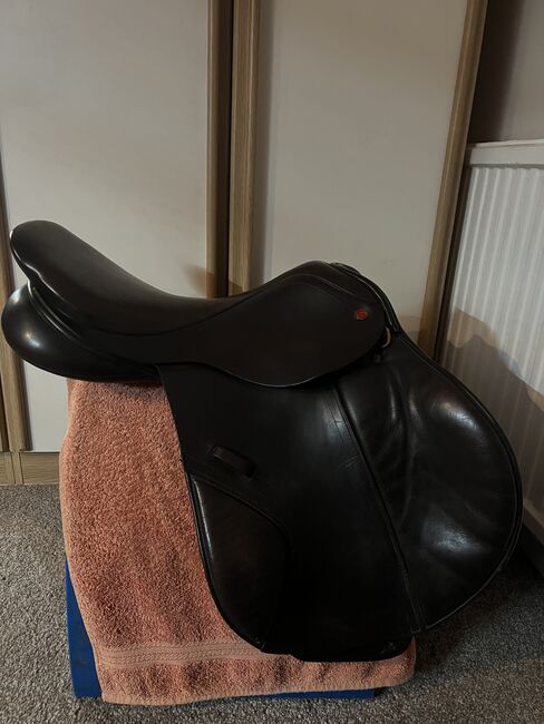 K2 Albion jump saddle medium wide 17 1/2, K2 Albion jump saddle  Legend , Jodie , Jumping Saddle, Ebbw Vale, Image 2