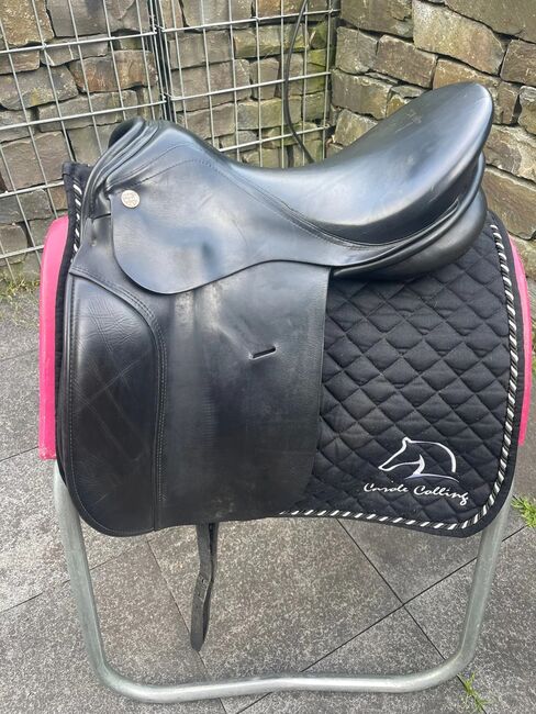 Karl Niedersüss Symphonie 17,5" Dressursattel, Karl Niedersüss Symphonie, Carole Colling (Pferdesattel-shop), Dressage Saddle, Schuttrange 