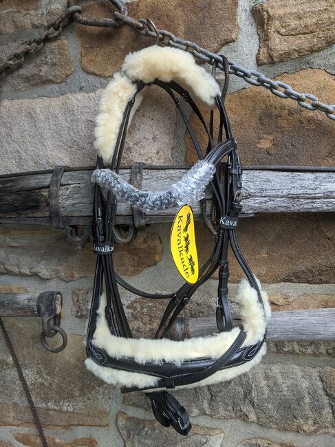 Trense Kavalkade mit Lammfell und Zügel, Kavalkade, Nina Schmied, Bridles & Headstalls, Bochum