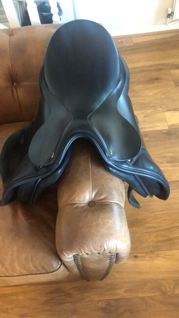 Keith Bryan Dressage saddle 18”, Keith Bryan English Leather Santis, Joanne , Dressage Saddle, Coalville, Image 2