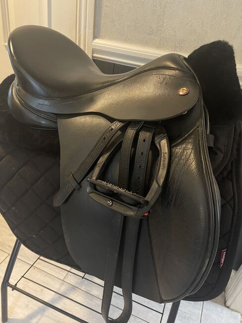 Kent and Masters GPD 17”, Kent and Masters GPD, Carol , Dressage Saddle, Mallow