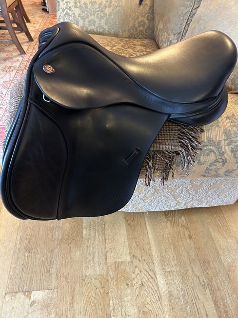 Kent & Masters Pony Saddle 16” black, regular leg, Kent & Master Pony S Series, Sadie Jones, Other Saddle, Weston Colville, Image 3