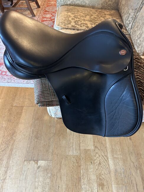Kent & Masters Pony Saddle 16” black, regular leg, Kent & Master Pony S Series, Sadie Jones, Other Saddle, Weston Colville, Image 4
