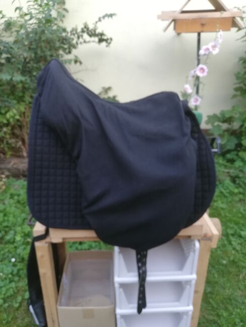 Kentaur Ithaka Dressursattel 17,5, Kentaur Ithaka, Bernadette, Dressursattel, Bad Pirawarth, Abbildung 2