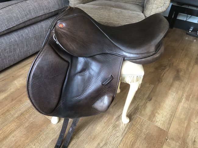 KES close contact saddle, KES, Bilyana, All Purpose Saddle, Manchester