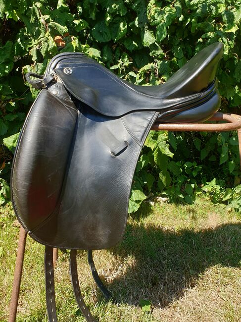 Kieffer Lusitano, 17 Zoll, kw 33, tiefer Sitz, guter Zustand, Kieffer Lusitano, Sattelfundgrube (Sattelfundgrube), Dressursattel, Kreuzau