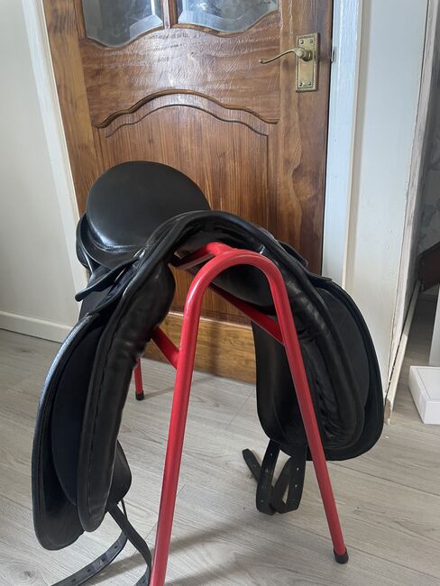 Kn 17.5’ dressage saddle, Karl niedersuess, Laura, Dressage Saddle, Pembroke dock, Image 2