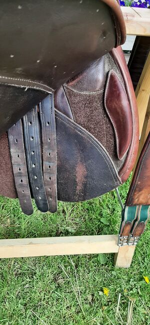 Kurzer brauner Springsattel mit Ledersattelgurt, Maresa, Jumping Saddle, Pfullingen, Image 5