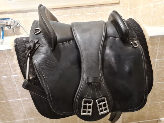 La Selle Sattel + Lammfellschabracke, La Selle Epona , Anna Lena, Baroque Saddle, Bonn