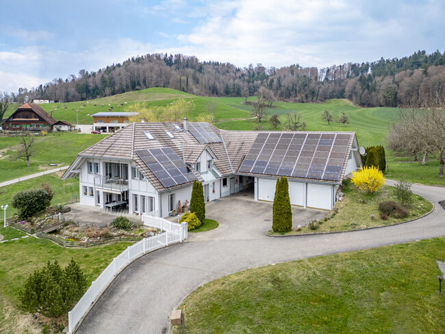Lichtdurchflutete Landhaus-Villa mit Pferdestallungen, Manuel, Equestrian Properties, Altbüron