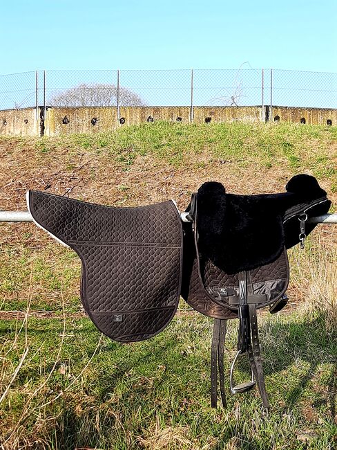 Lammfell Baumloser Sattel, Engel Lammfellsattel mit PAD  Baumlos Gr. WB, Nicole Sekulla, Treeless Saddle, Jena