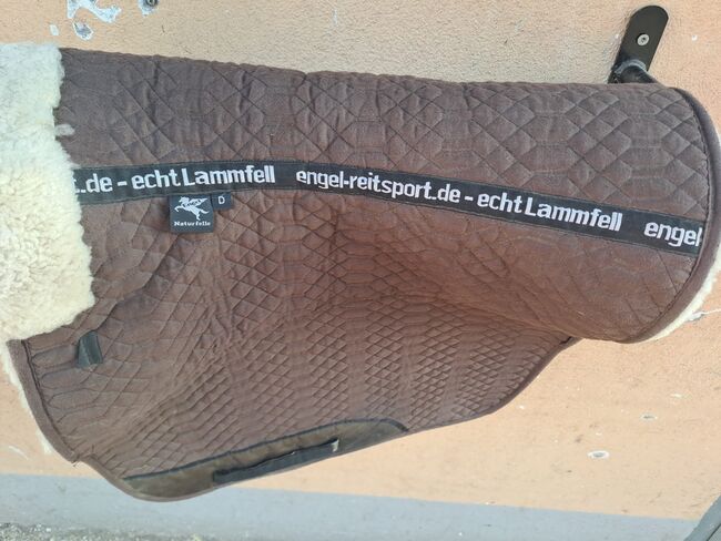 Lammfell Satteldecke, Engel, Annette , Schabracken, Friedrichshafen, Abbildung 2