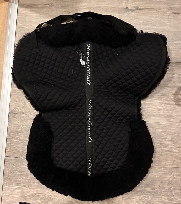 Lammfell-Sattelkissen in schwarz, Horse-friends, Birgit, Andere Pads, Erftstadt