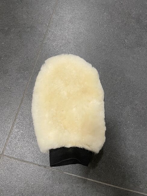 Lammfell Handschuh neu, Loesdau, Verena, Grooming Brushes & Equipment, Neuenstein