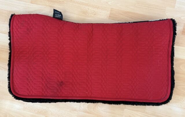 Lammfellpad von Stonedeek Kirschrot/schwarz, Stonedeek Lammfellpad, Myriam, Western Pads, Heilbronn, Image 4