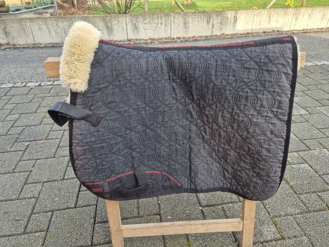 Lammfell Schabracke, Christ, Malou Petesch, Dressage Pads, winznau