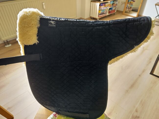 Lammfell Satteldecke, Engel Reitsport  Engel Lammfell Satteldecke , Petra Kampermann , Dressage Pads, Regensburg