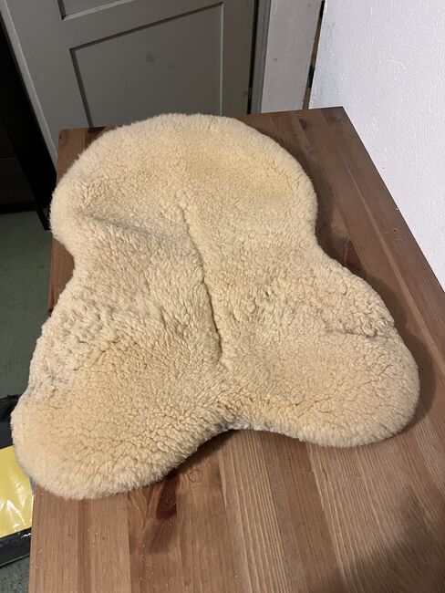 Lammfell Sattelbezug, Christ, Carmen, Saddle Accessories, Uitikon