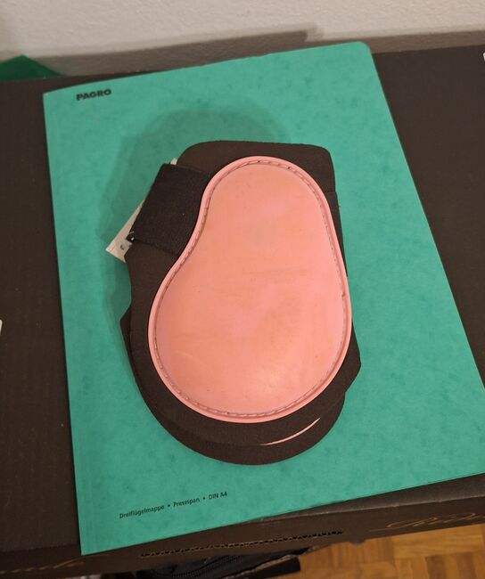 Beinschutz, Manuela Schmiedhofer , Tendon Boots, Obdach, Image 3
